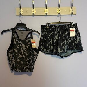 NWT-Women’s Nike Sports Tank Bra and Shorts Set Athletic Size Large Black & Grey